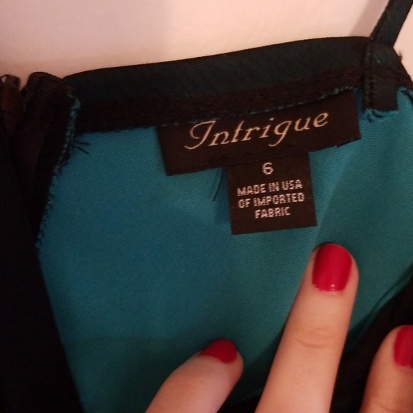 Intrigue Formal Short Dress - Picture 2 of 2